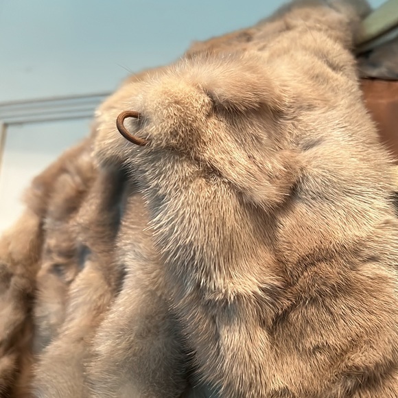 Vintage ladies fur long coat - Picture 5 of 16